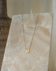 SIDEWAY PAVE INITIAAL | Aangepaste zijwaartse initiaal ketting