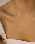 SIDEWAY PAVE INITIAAL | Aangepaste zijwaartse initiaal ketting