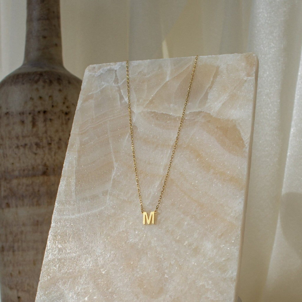 SIDEWAY PAVE INITIAAL | Aangepaste zijwaartse initiaal ketting