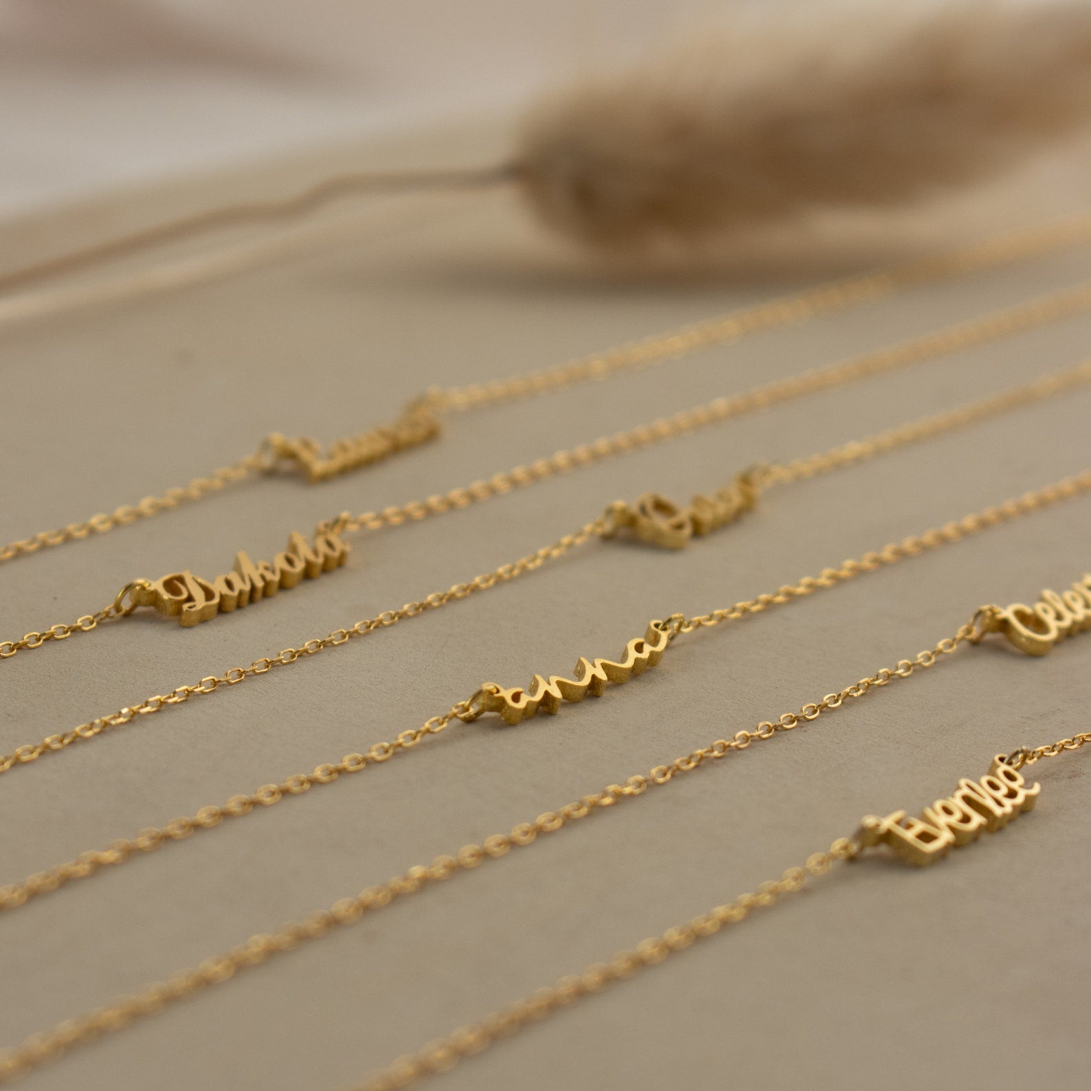 1-5 NAMES | Personalized Multiple Names Minimalist Necklace